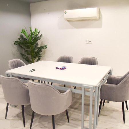 Luxe Suites Bahria Town Lahore Exteriör bild