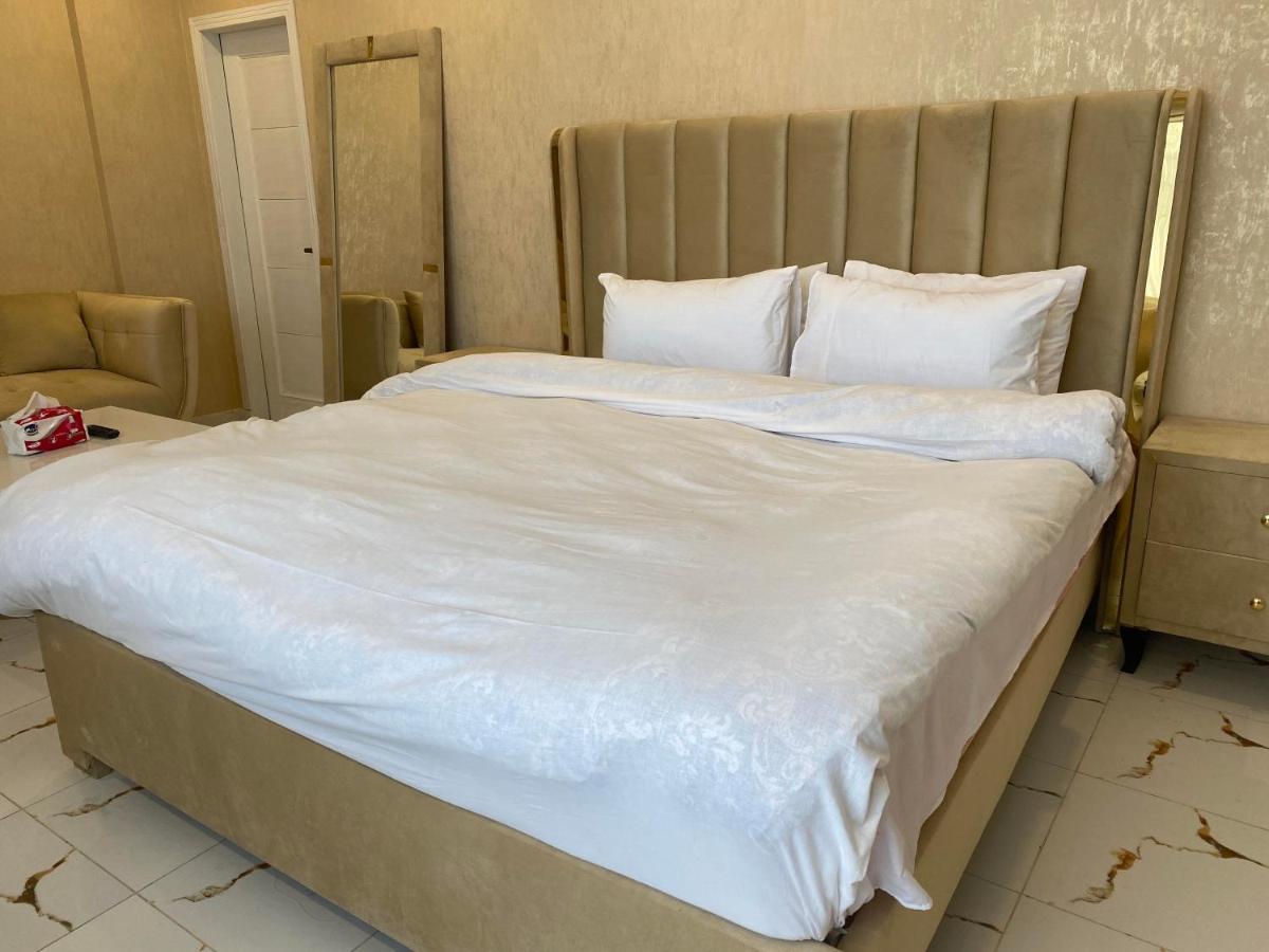 Luxe Suites Bahria Town Lahore Exteriör bild