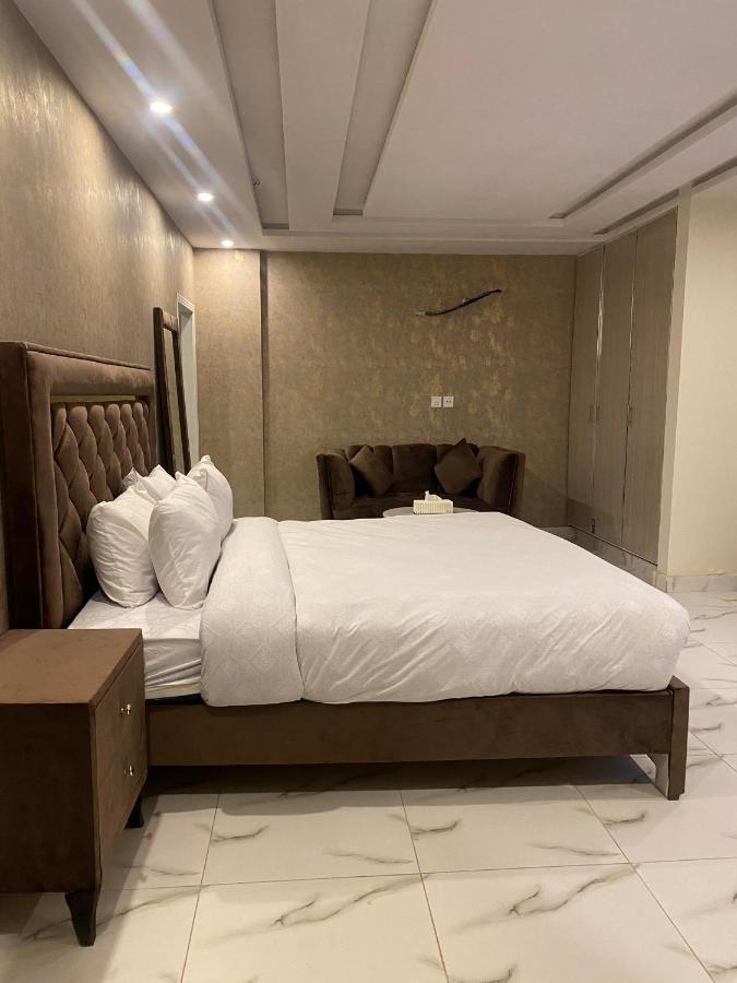 Luxe Suites Bahria Town Lahore Exteriör bild
