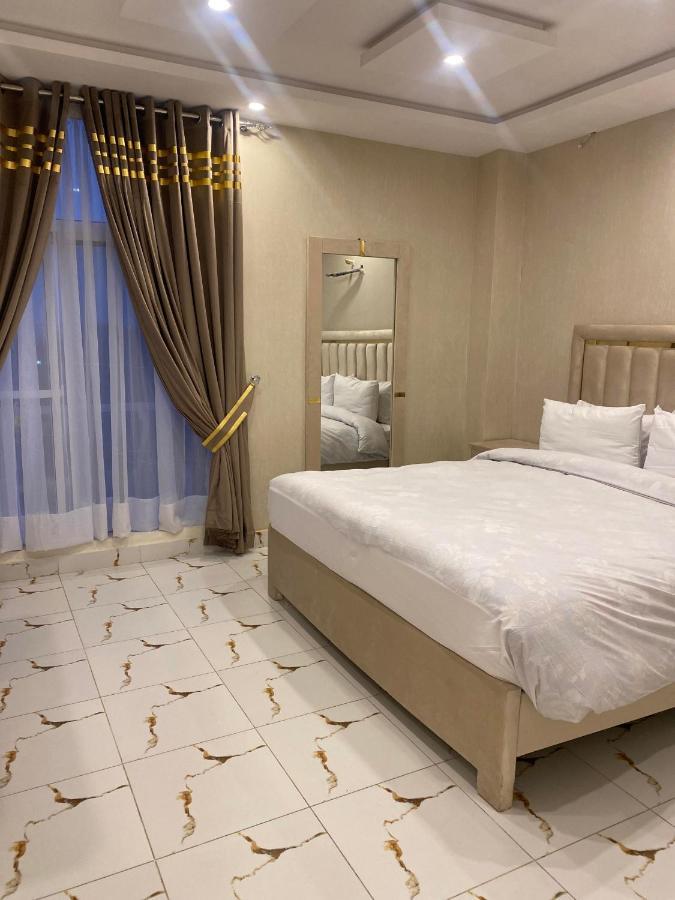 Luxe Suites Bahria Town Lahore Exteriör bild