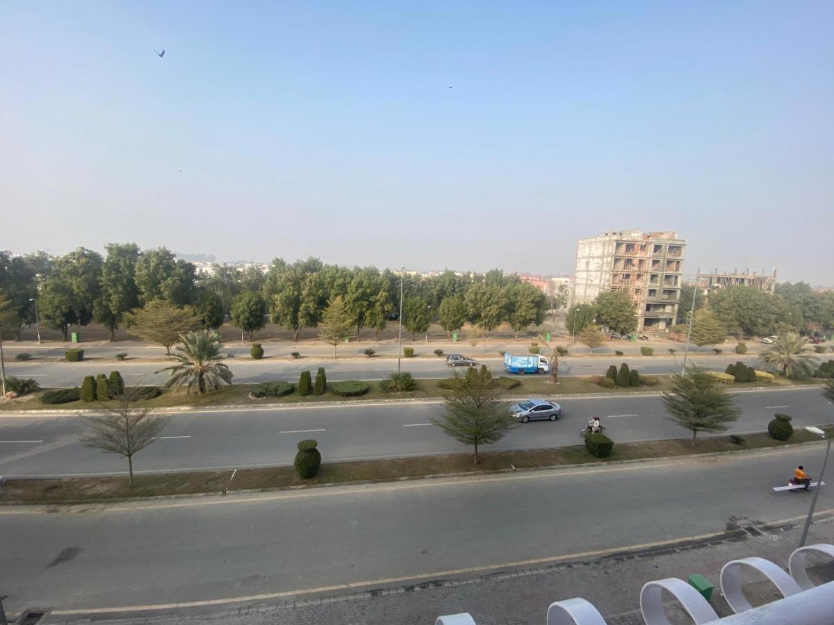 Luxe Suites Bahria Town Lahore Exteriör bild