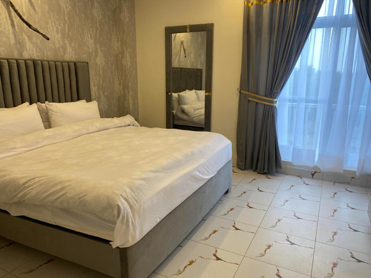 Luxe Suites Bahria Town Lahore Exteriör bild