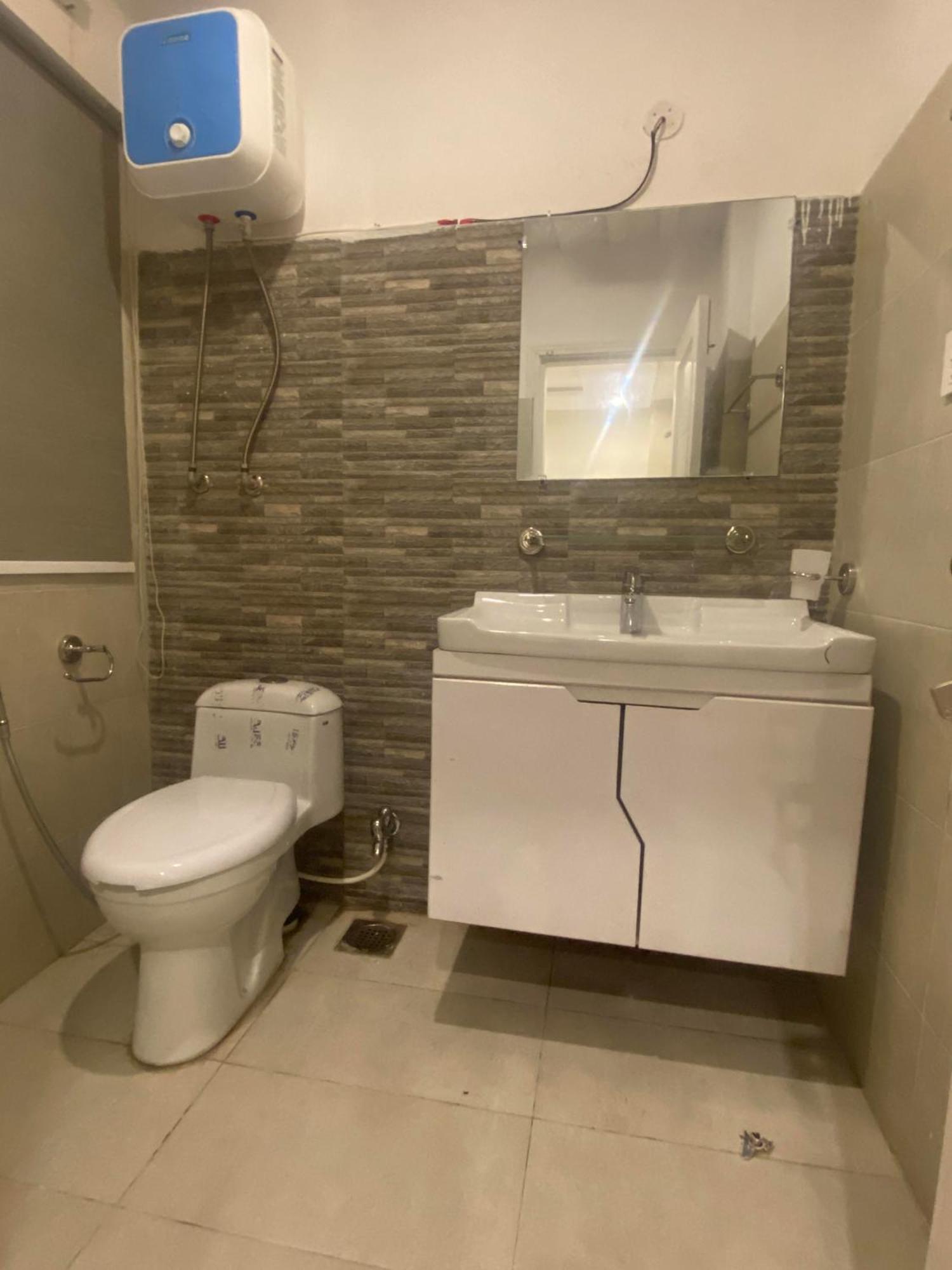 Luxe Suites Bahria Town Lahore Exteriör bild